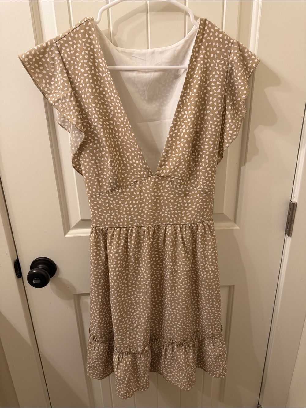 Taupe & White Flutter Sleeve Dress